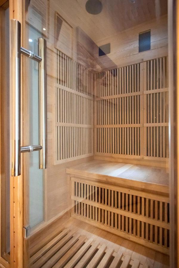 Blue Ark Lavish Sauna Suite Athena Bagian luar foto